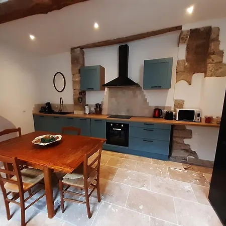 On 3 Floors Saint-Thibery