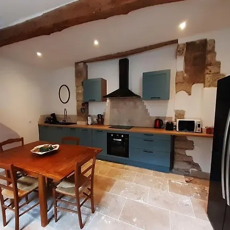 On 3 Floors Saint-Thibery