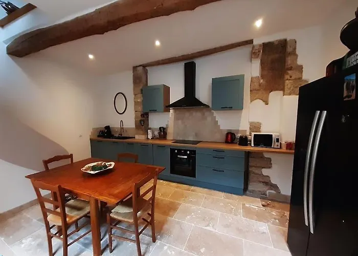 On 3 Floors Saint-Thibery